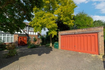 image of 7 Queens Close, Edgware