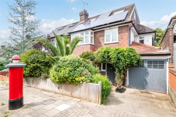 image of 32 Brantwood Road, London